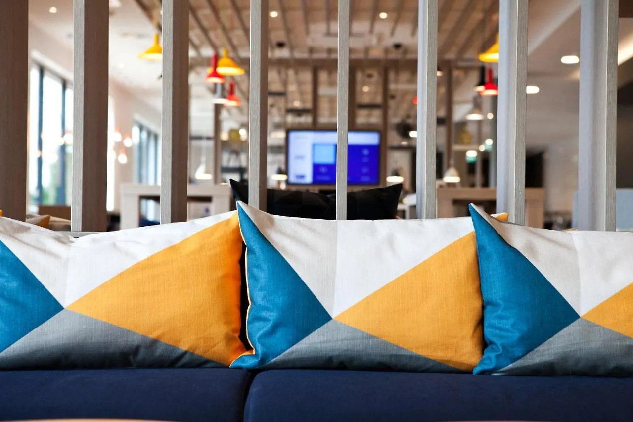 Holiday Inn Express & Suites - Basel - Allschwil By Ihg Ξενοδοχείο με διαμερίσματα