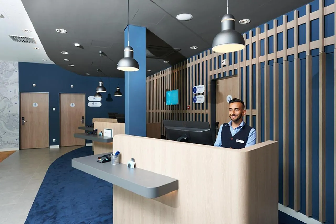 Holiday Inn Express & Suites - Basel - Allschwil By Ihg Ξενοδοχείο με διαμερίσματα